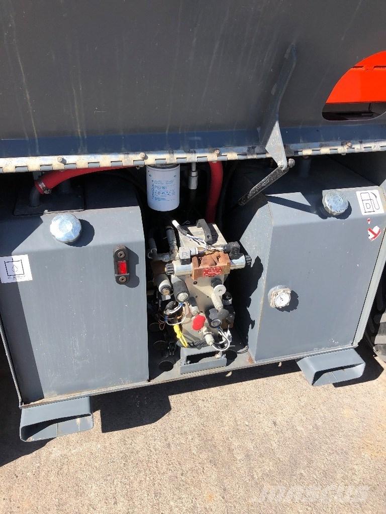 SkyJack SJ 6826 RT Plataformas tijera