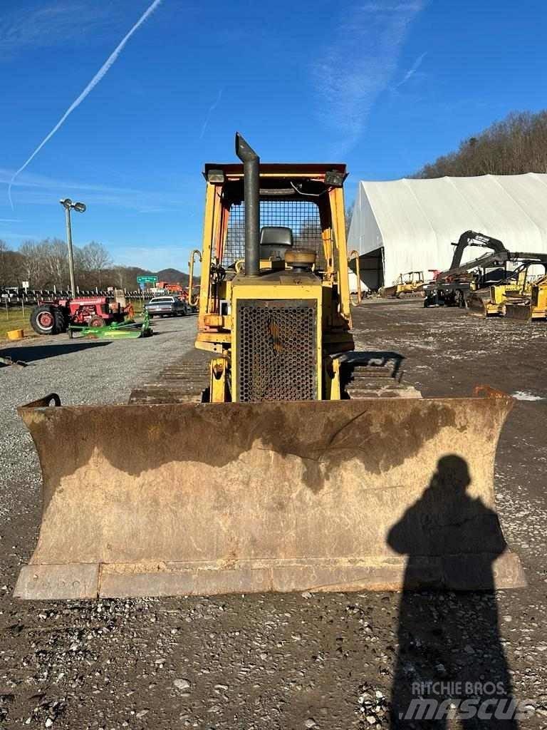 CAT D5C Buldozer sobre oruga