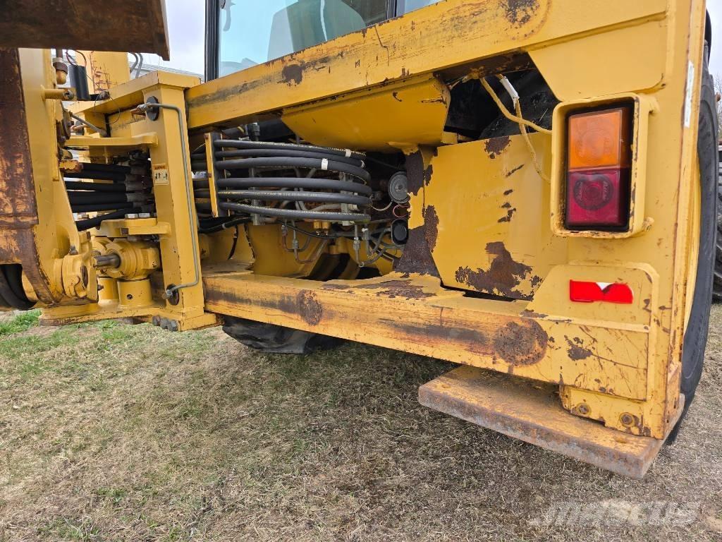 CAT 428 D Retrocargadoras