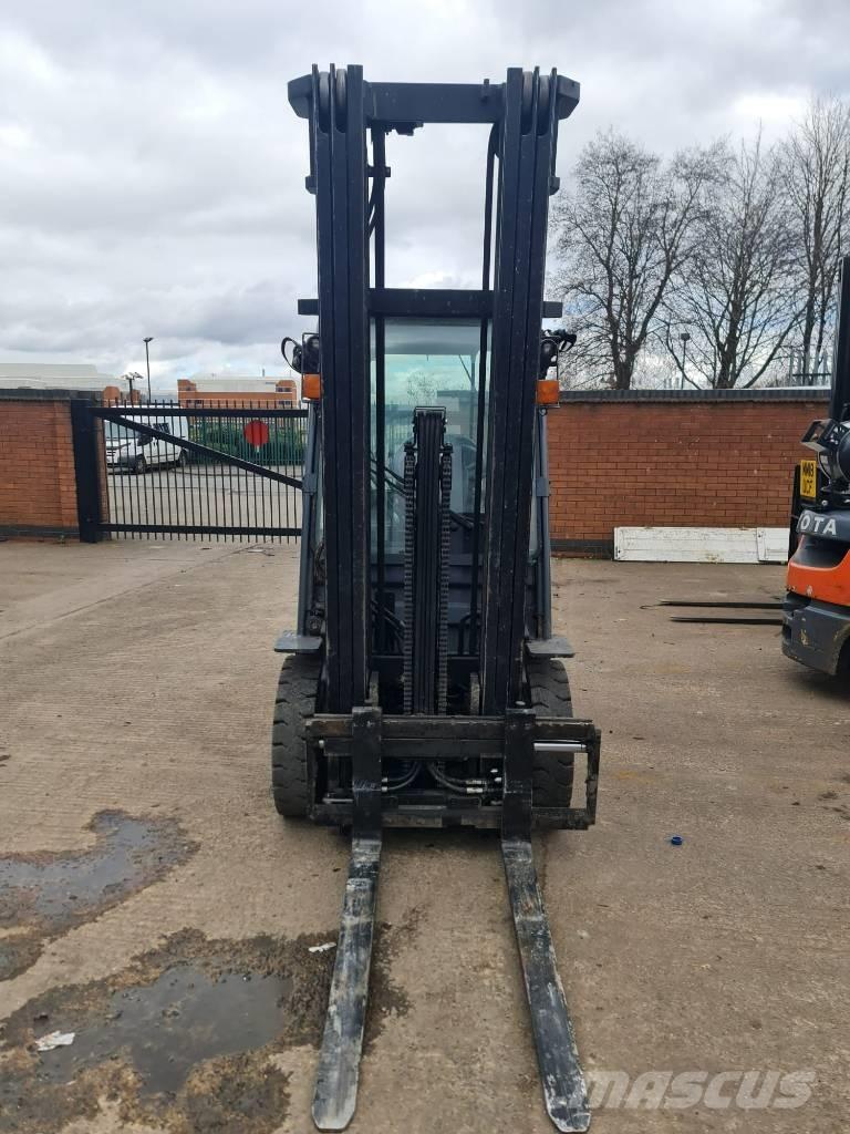 Toyota 02-8 FGF 25 Camiones LPG