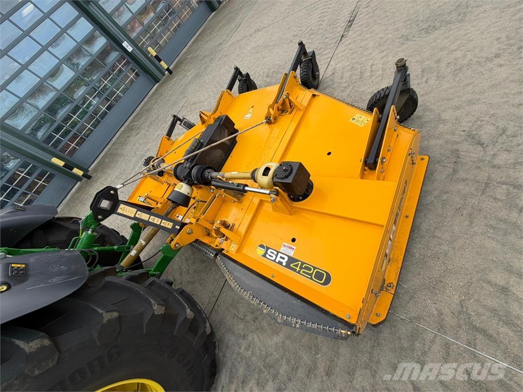 McConnel SR420 Segadoras y cortadoras de hojas para pasto