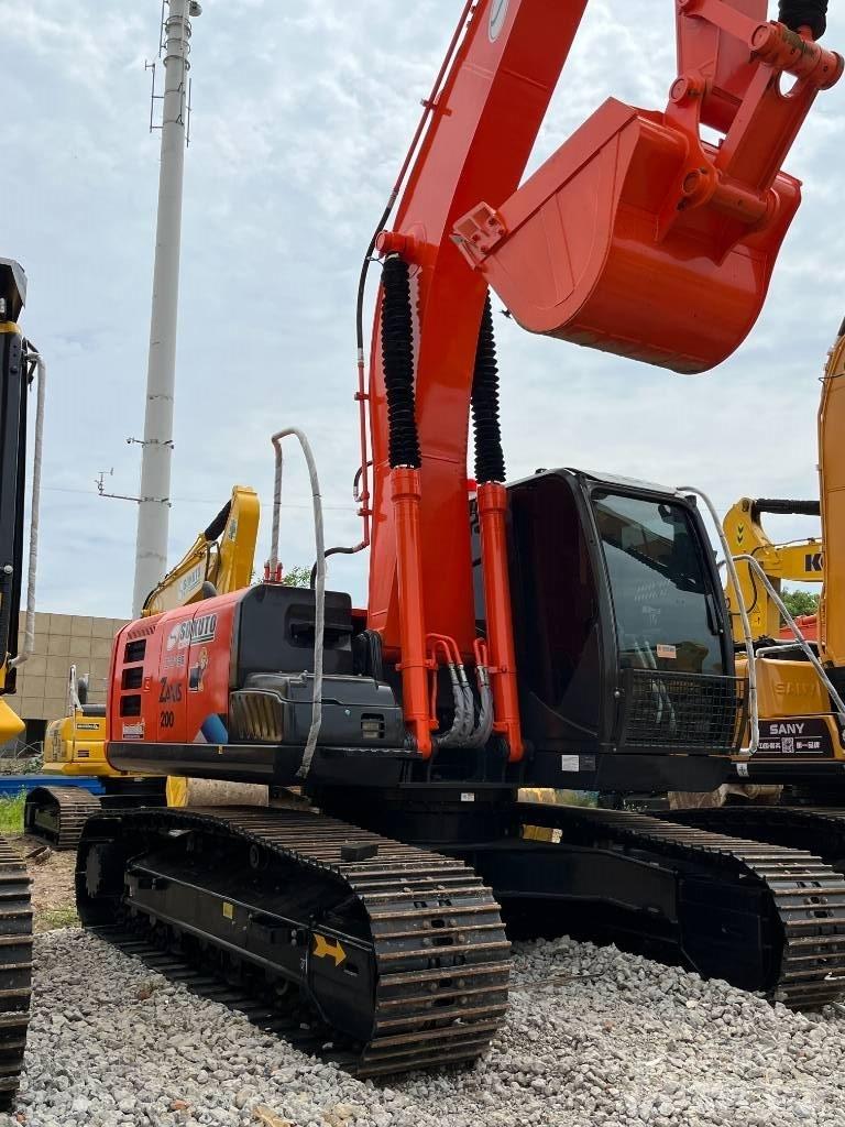 Hitachi ZX 200 Excavadoras sobre orugas