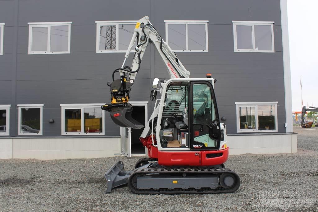 Takeuchi TB257FR Excavadoras 7t - 12t