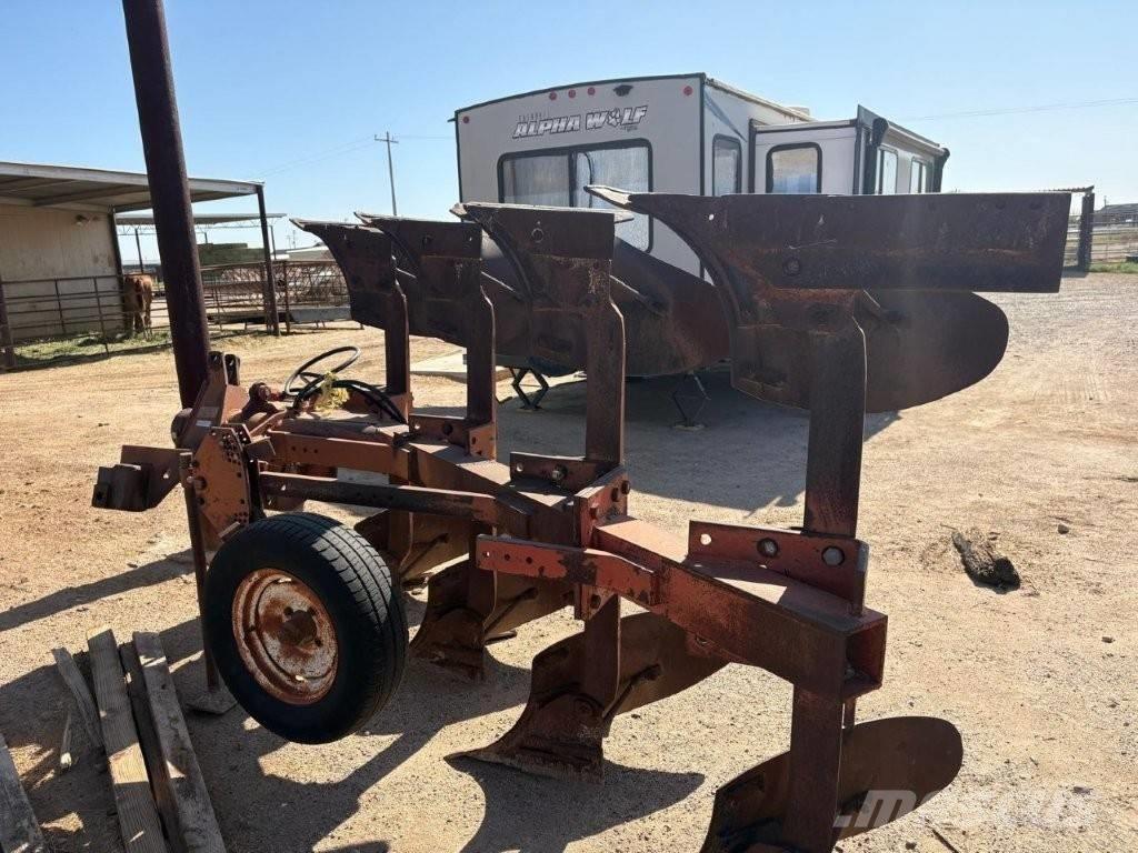 Case IH 140 plow Otros accesorios para tractores