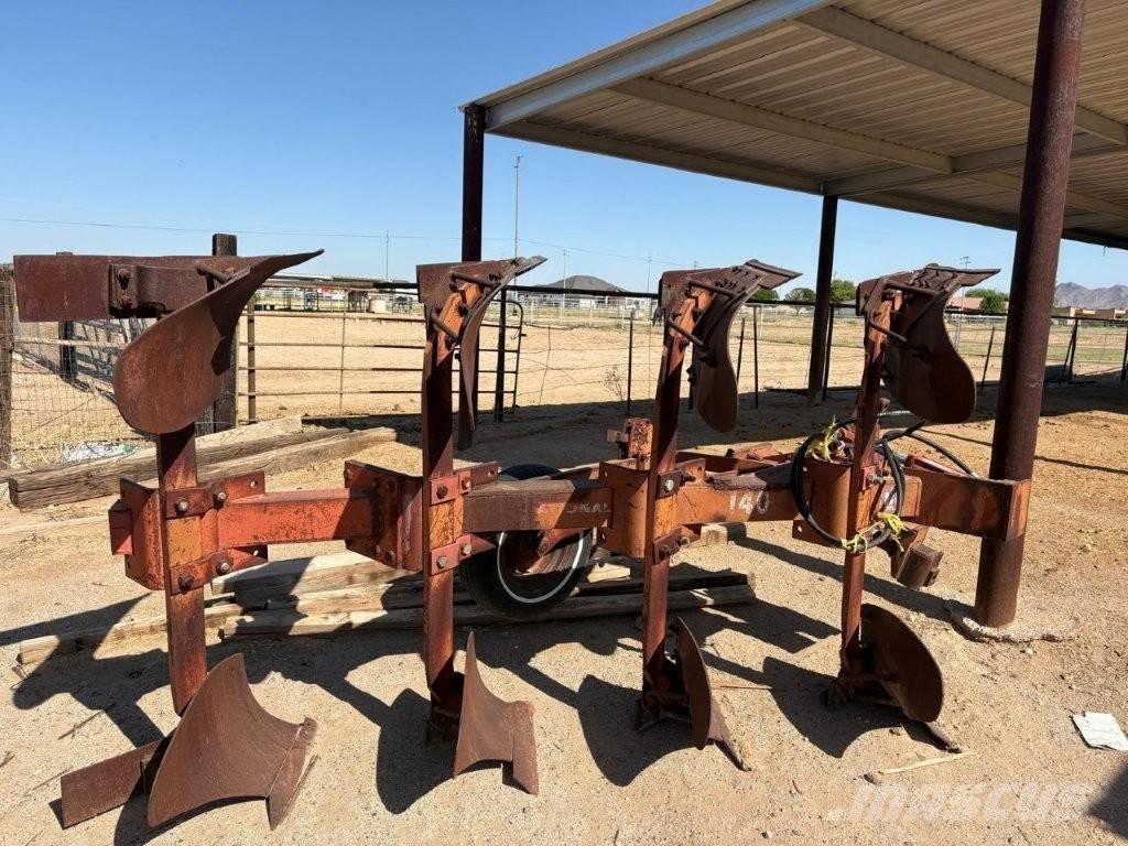 Case IH 140 plow Otros accesorios para tractores