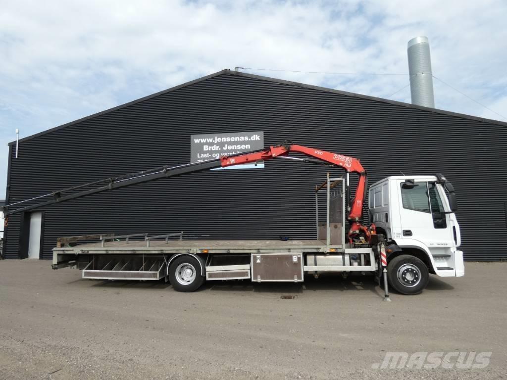 Iveco 150E 25 Camiones grúa