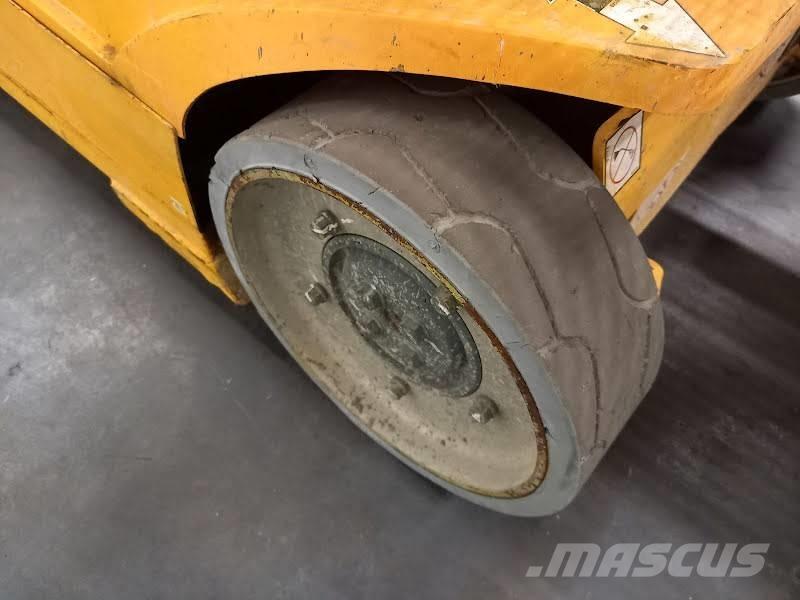 JLG Toucan 8 E Plataformas con jaula de elevación