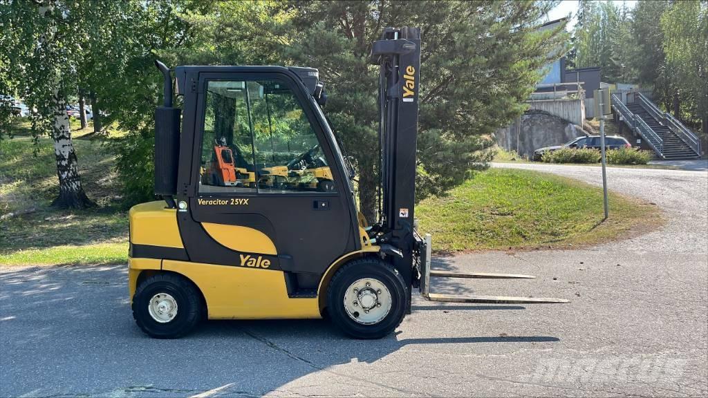 Yale GDP 25 VX Camiones diesel