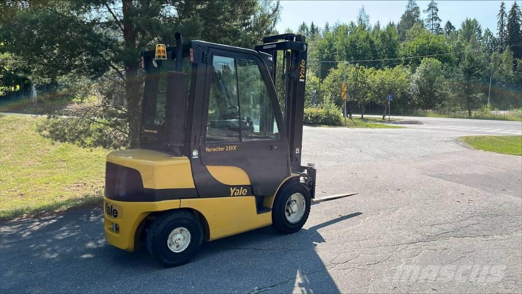 Yale GDP 25 VX Camiones diesel
