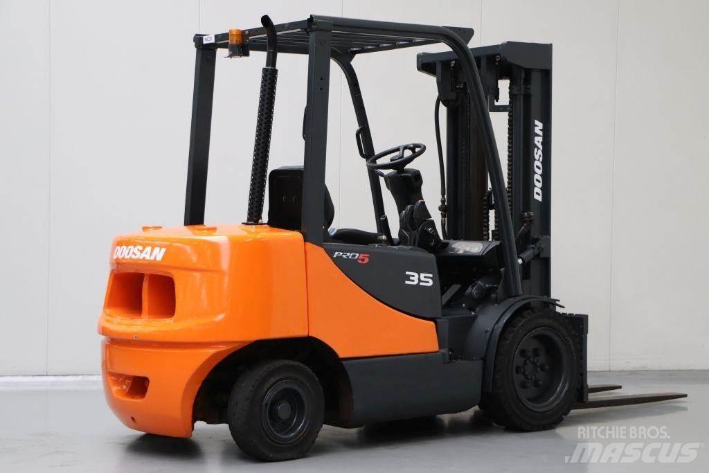 Doosan D35S Camiones diesel