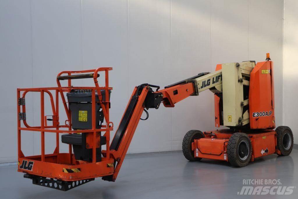 JLG E300AJP Plataformas con brazo de elevación manual