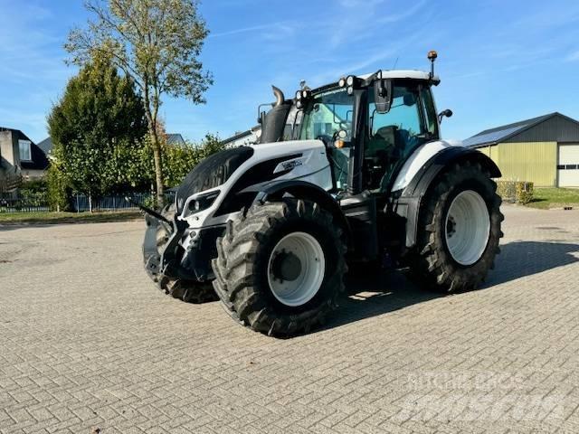 Valtra T214 Versu Tractores