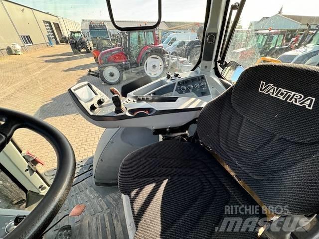 Valtra T214 Versu Tractores