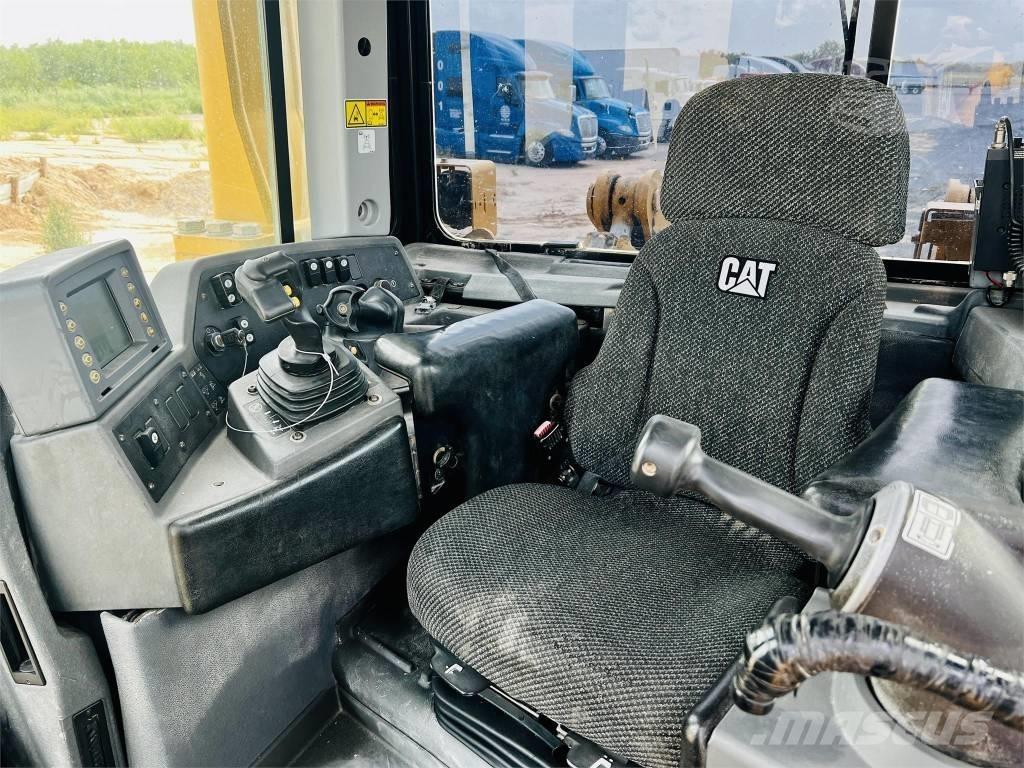 CAT D 8 T Buldozer sobre oruga