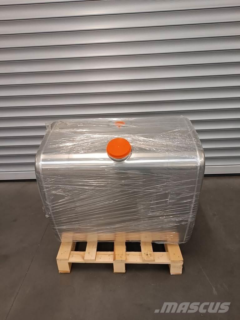 Volvo 400 L. Depósitos de combustible y aditivos