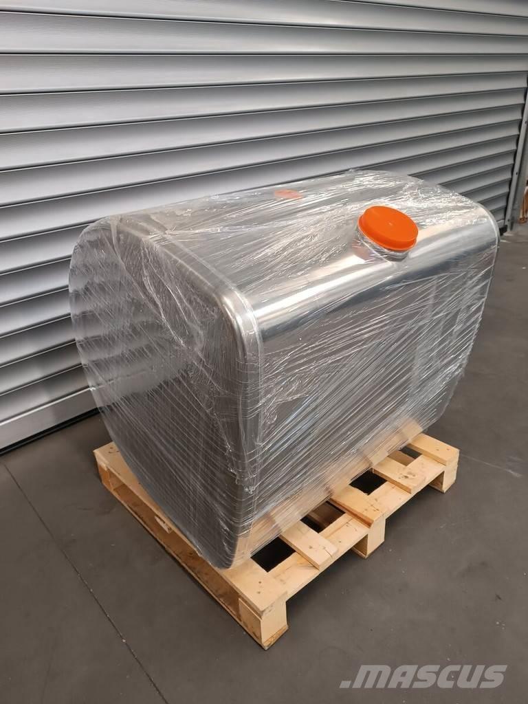 Volvo 400 L. Depósitos de combustible y aditivos