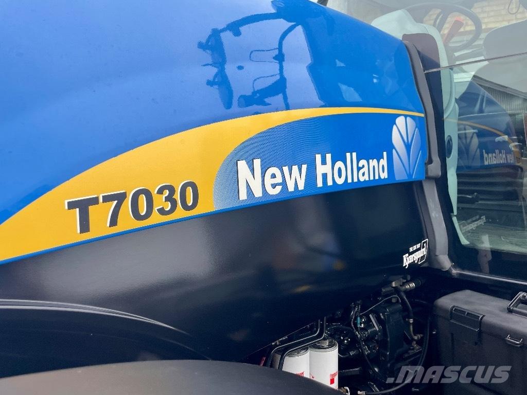 New Holland T 7030 Tractores