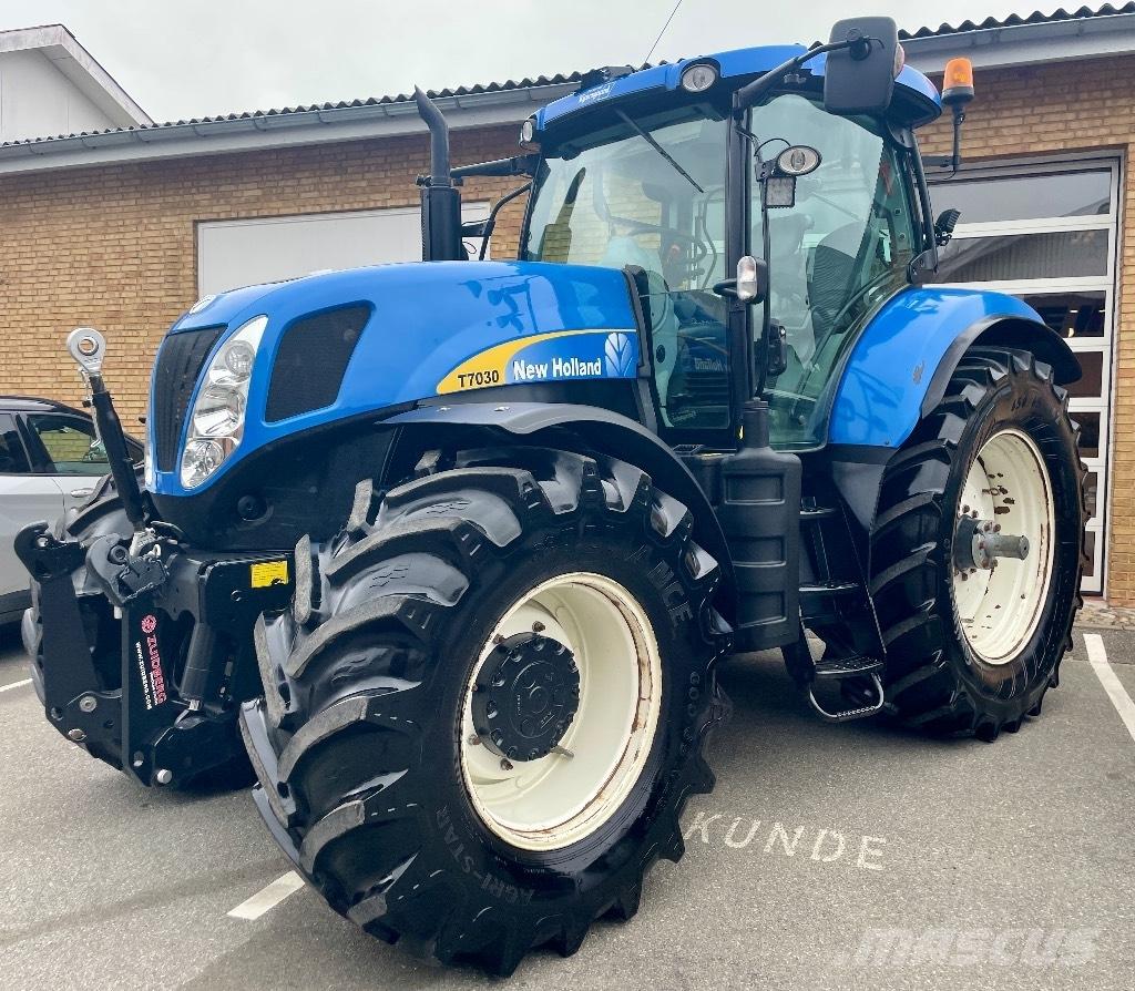 New Holland T 7030 Tractores