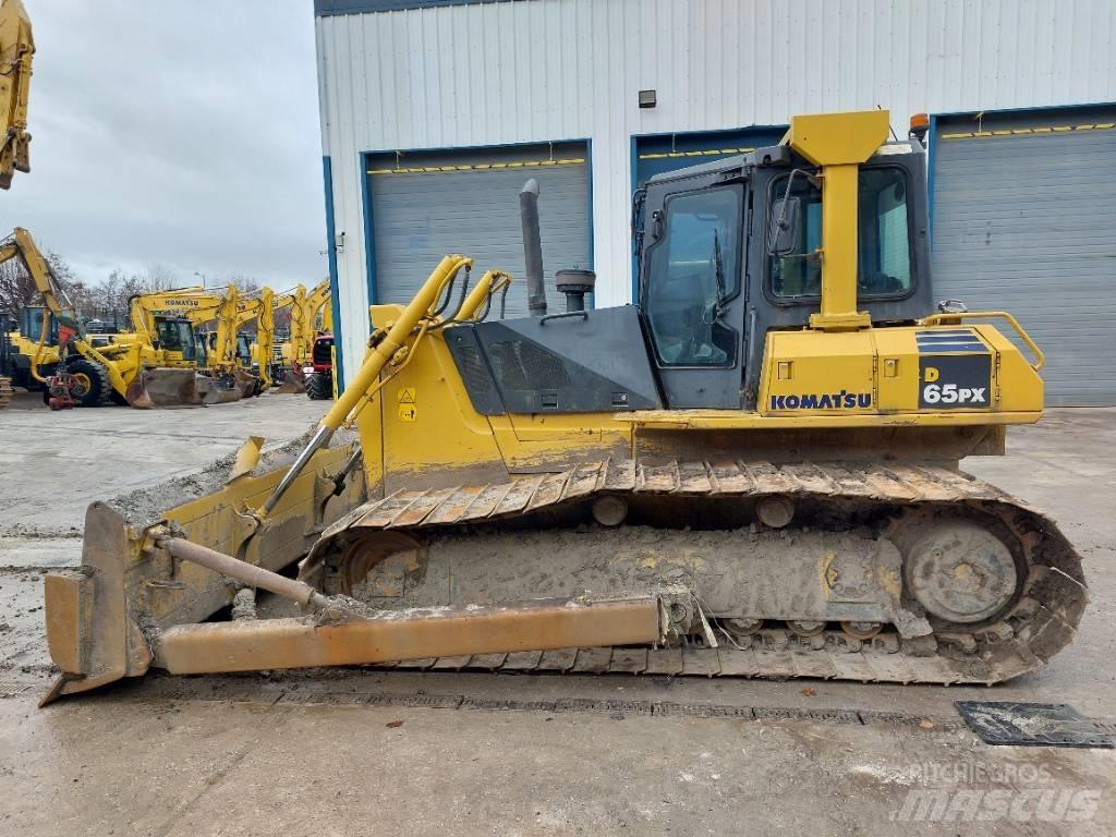 Komatsu D65PX-15 Buldozer sobre oruga