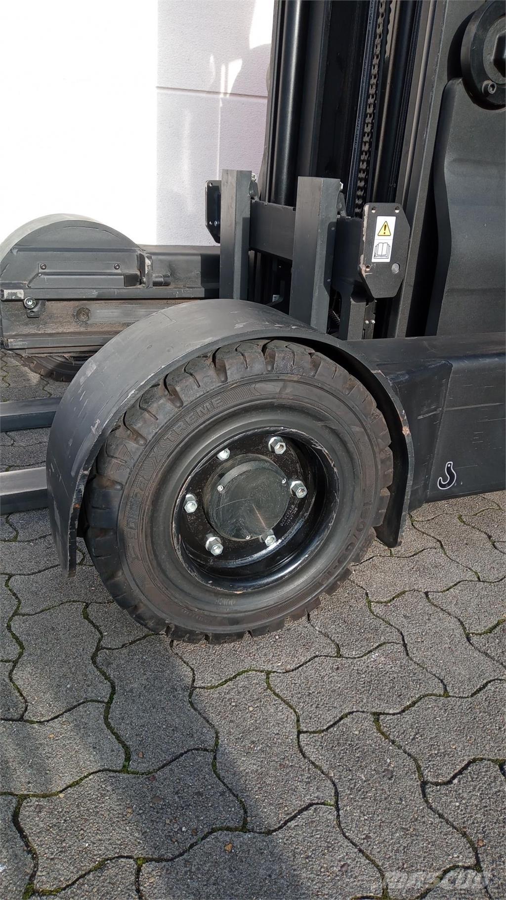 Toyota RRE160HR Montacargas de alcance de gran altura