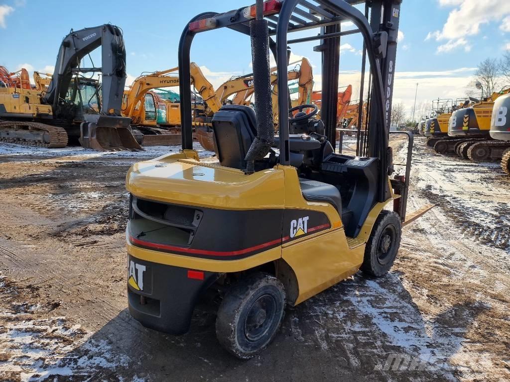 CAT DP 25 N Camiones diesel