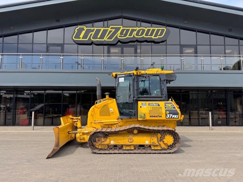 Komatsu D37PXi-24 Buldozer sobre oruga