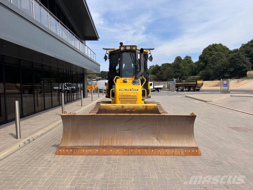 Komatsu D37PXi-24 Buldozer sobre oruga