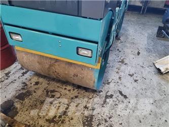 Bomag BW 100 AD-4 Rodillos de doble tambor