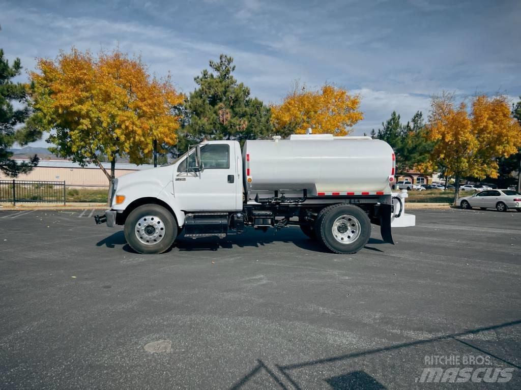 Ford F 750 Camiones cisterna