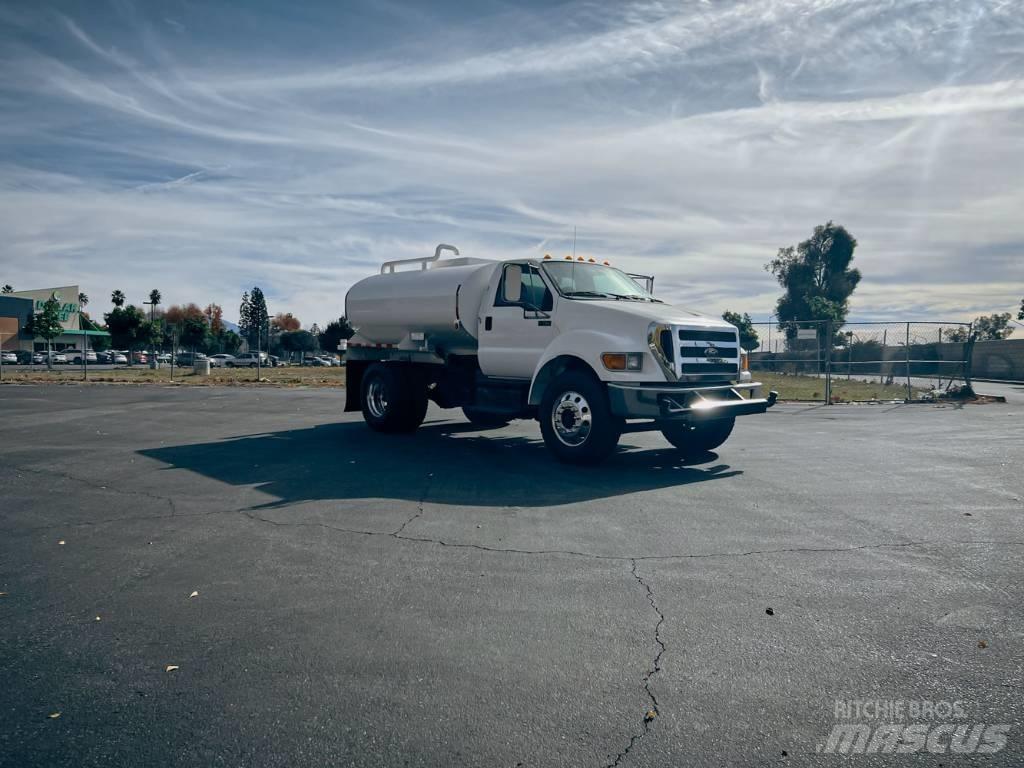 Ford F 750 Camiones cisterna