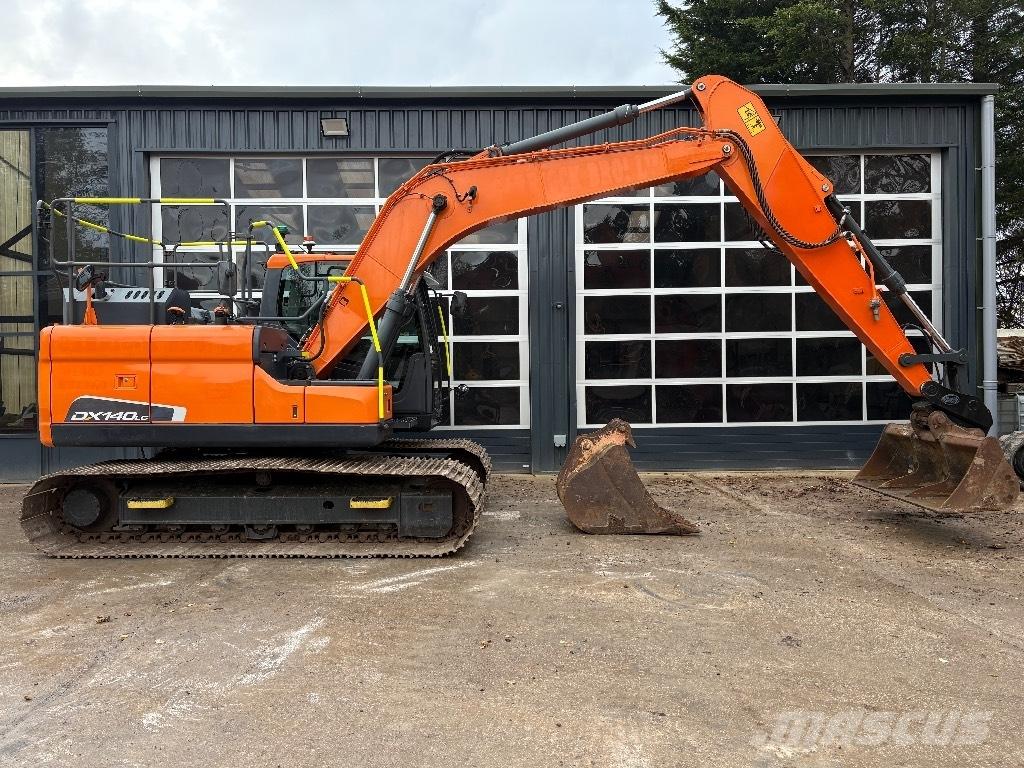 Doosan DX 140 LC Excavadoras sobre orugas