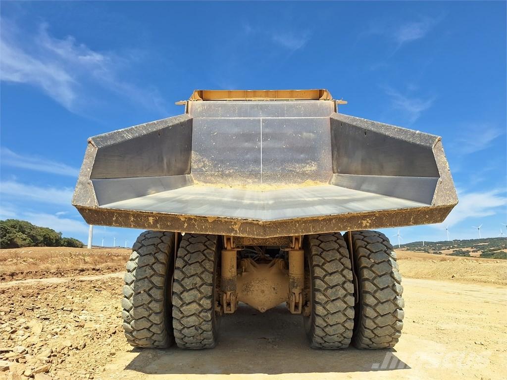 Komatsu HD 605-7E0 Camiones de volteo rigidos