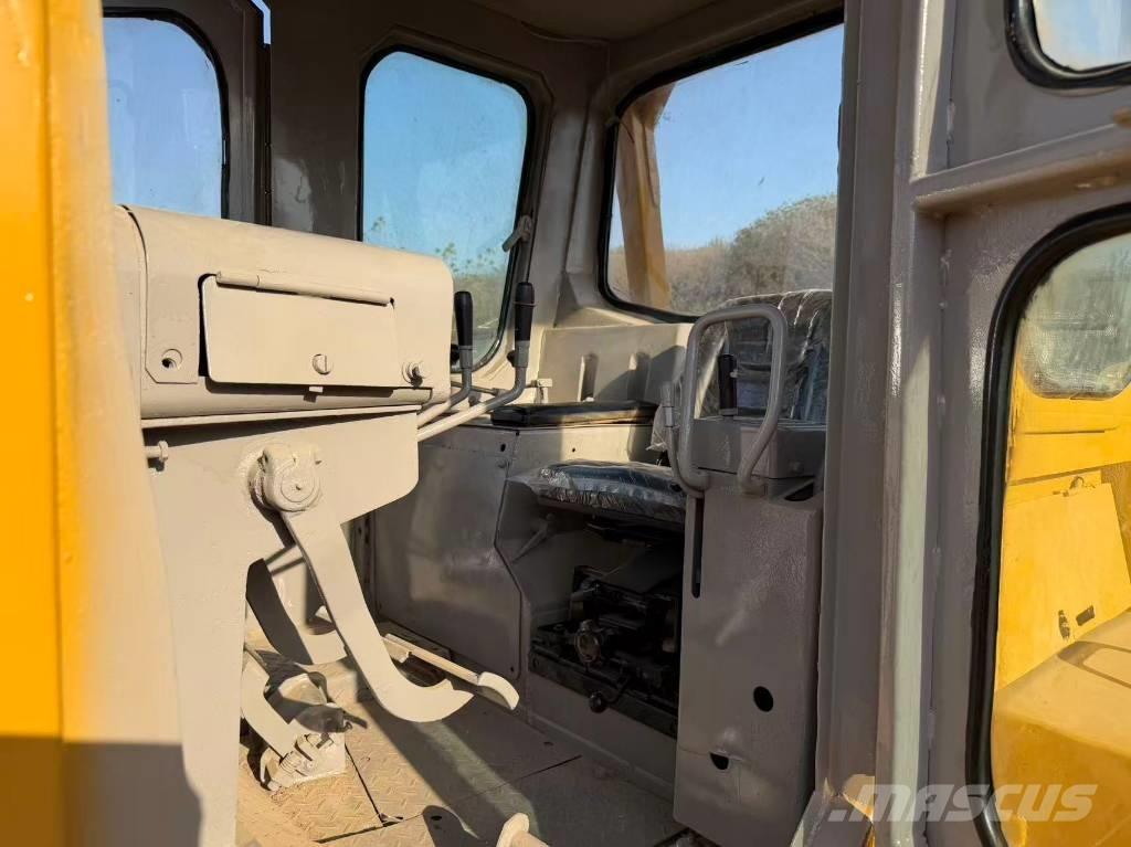 CAT D8K Buldozer sobre oruga