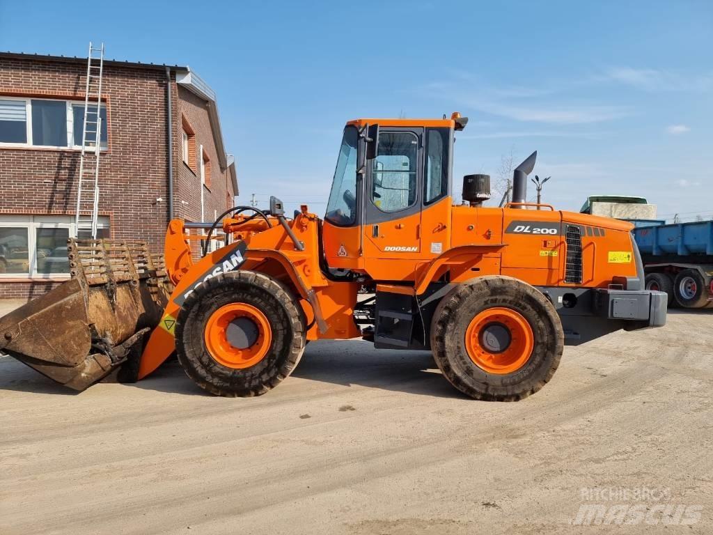 Doosan DL 200 Cargadoras sobre ruedas