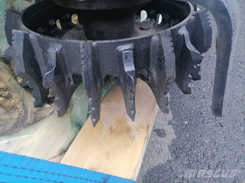 Komatsu C 124 Cosechadoras