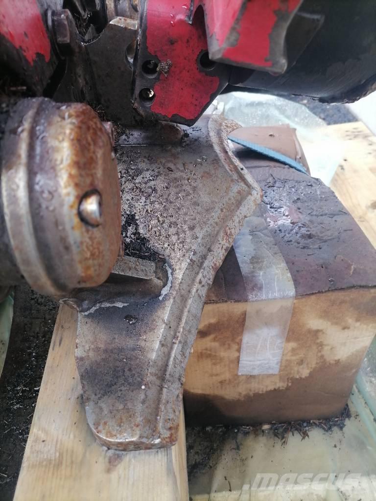 Komatsu C 124 Cosechadoras