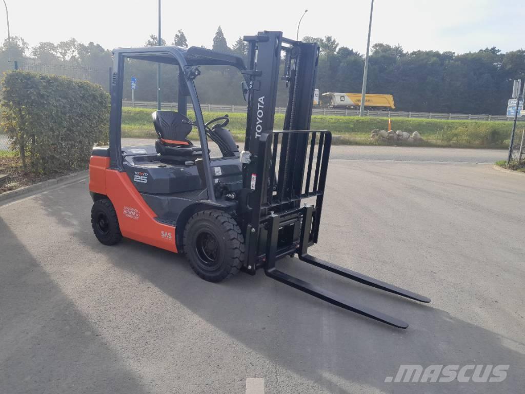 Toyota 52-8 FDF 25 Camiones diesel