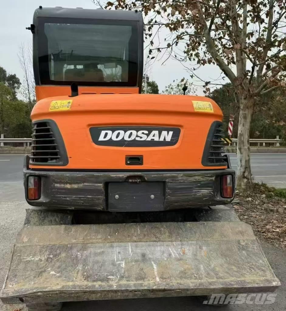 Doosan DX 60 Excavadoras de ruedas