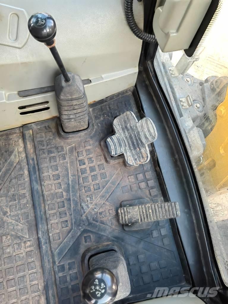 SDLG B877 Retrocargadoras