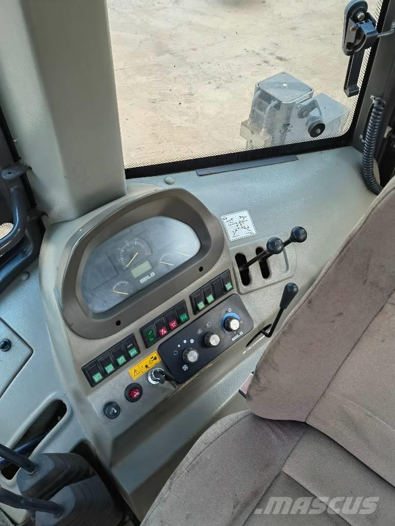 SDLG B877 Retrocargadoras