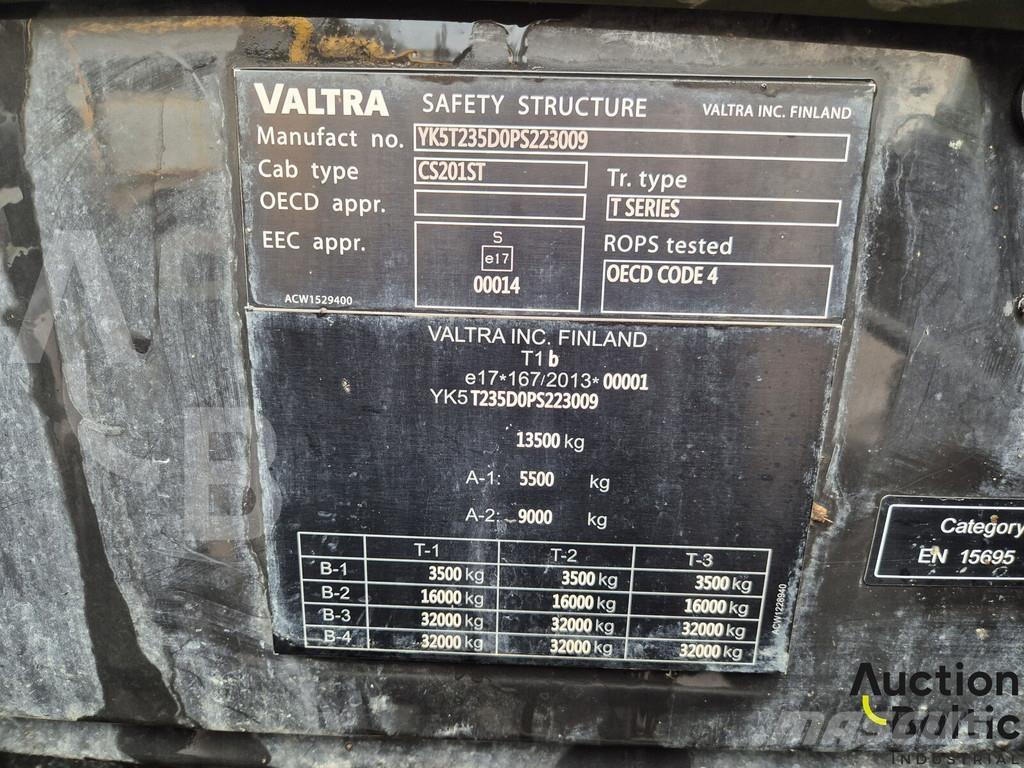 Valtra T235 Tractores
