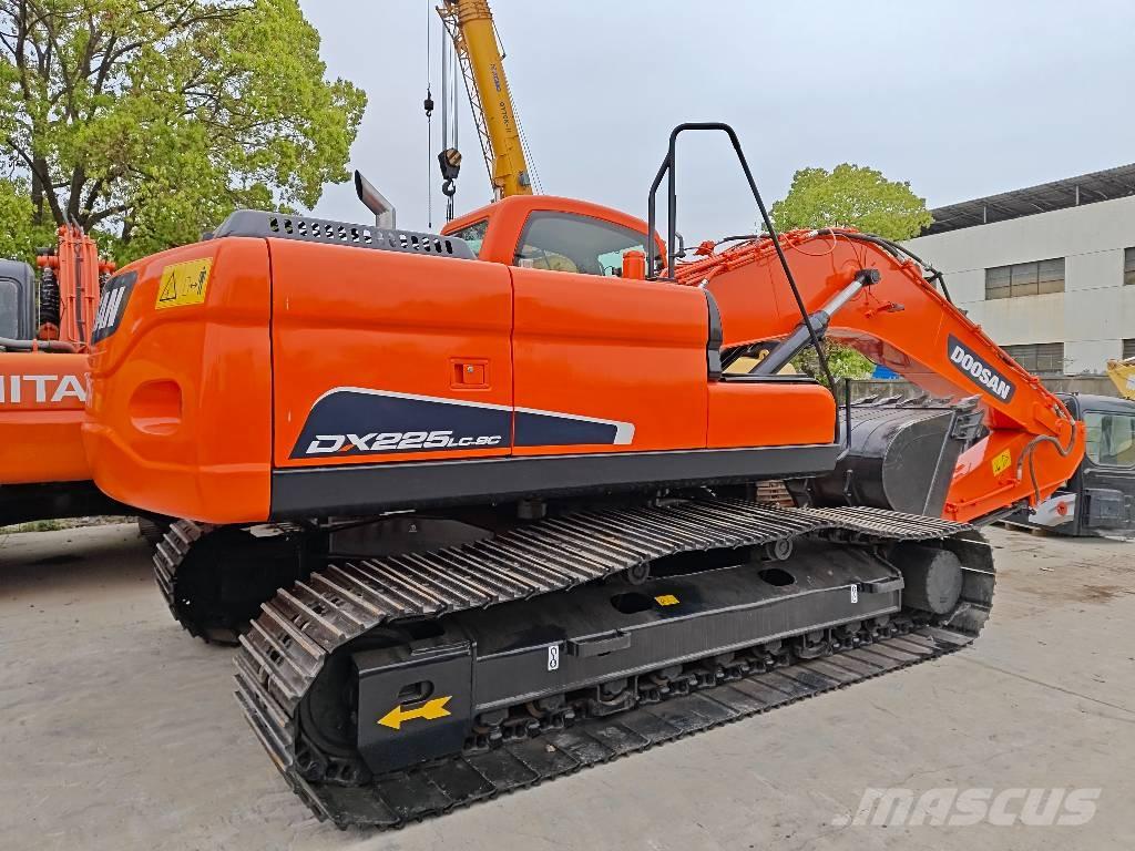 Doosan DX 225 LC Excavadoras sobre orugas