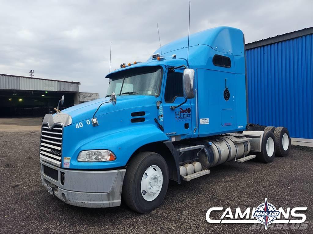 Mack 600 Camiones con chasís y cabina