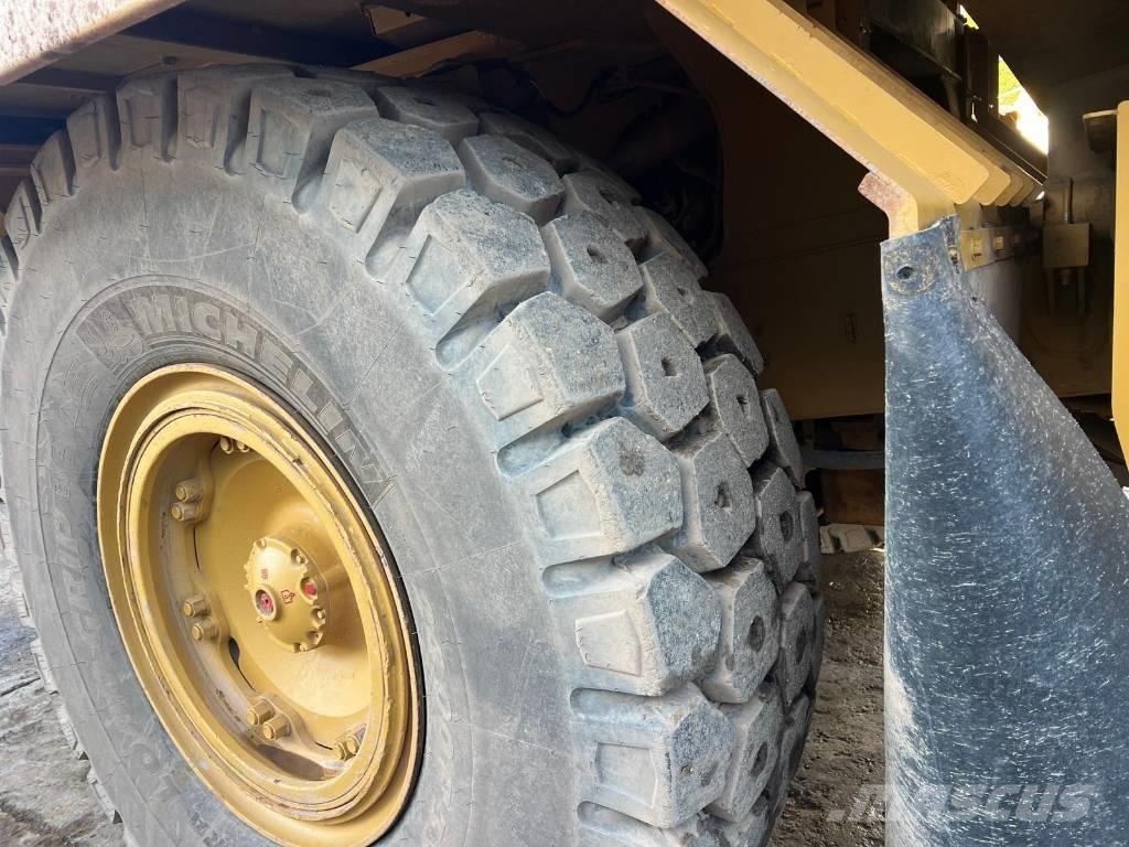 CAT 775 F Camiones de volteo rigidos