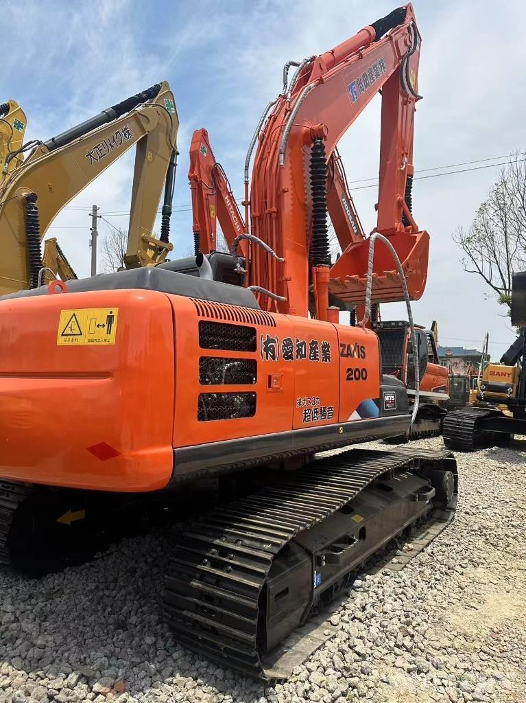 Hitachi ZX 200 Excavadoras sobre orugas