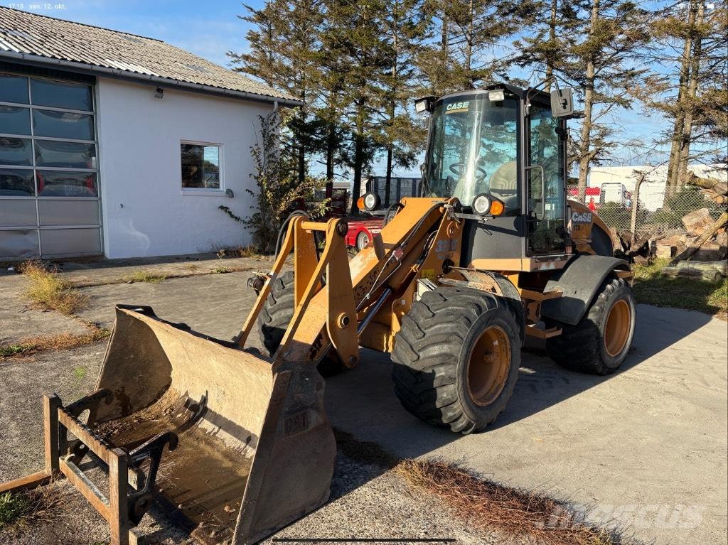 CASE 321 E Cargadoras sobre ruedas