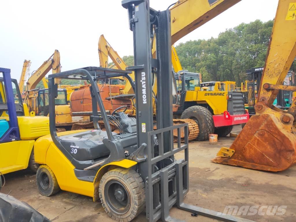 Komatsu FD 30 T-17 Camiones diesel