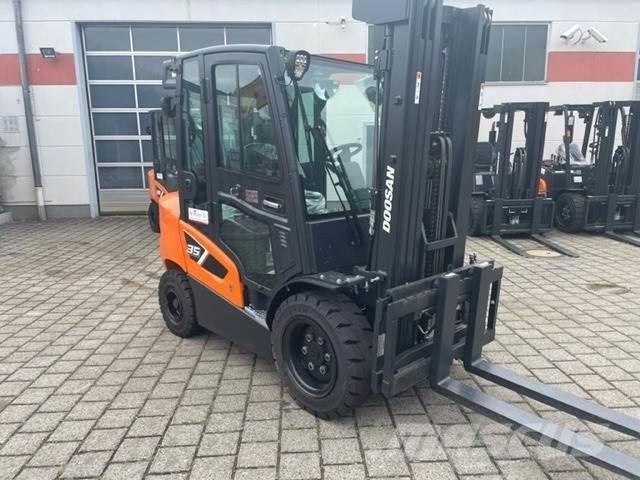 Doosan D35C-9 Camiones diesel