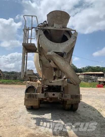 Iveco Trakker 440 Camiones de concreto