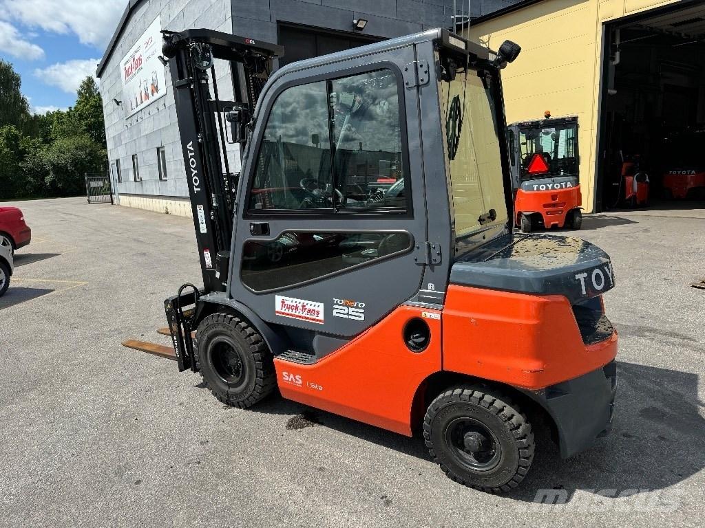 Toyota 52-8FDF25 Camiones diesel